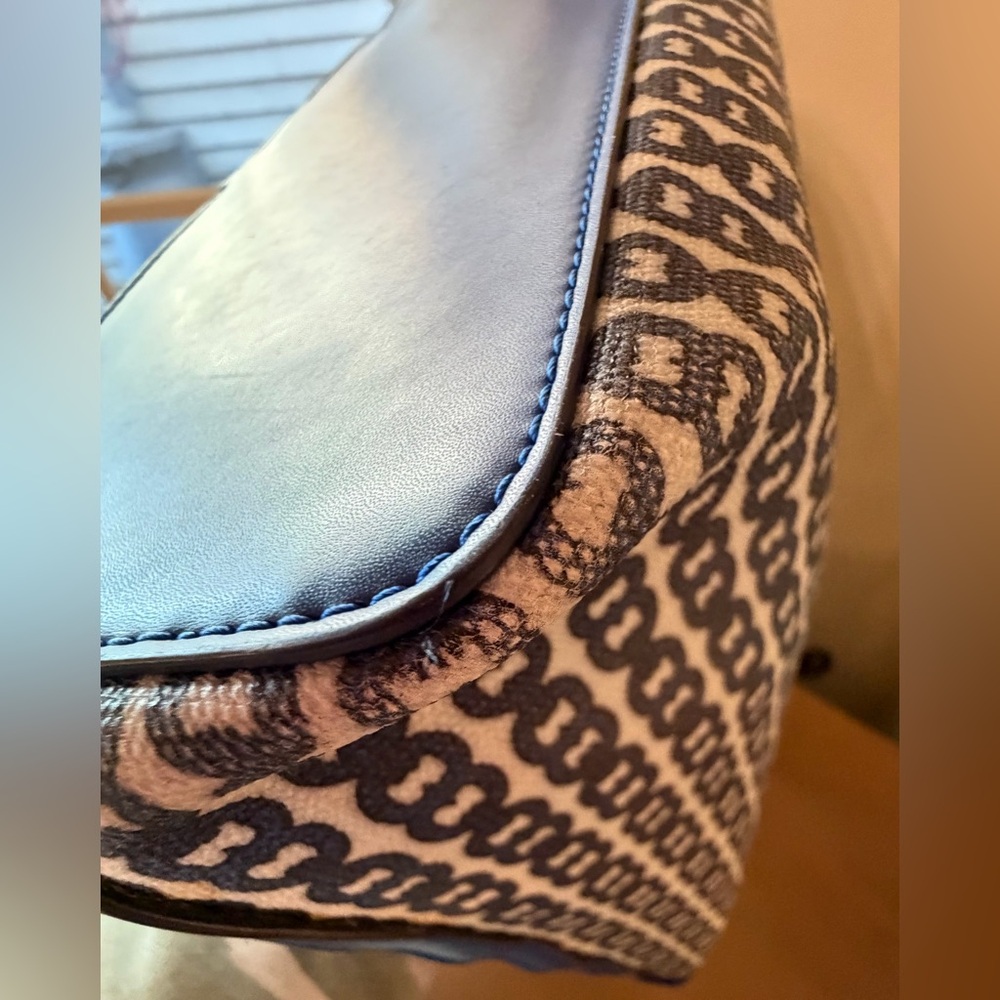 Tory Burch Gemini Link Blue and White Patterned Tote- comes with long strap - Picture 14 of 16